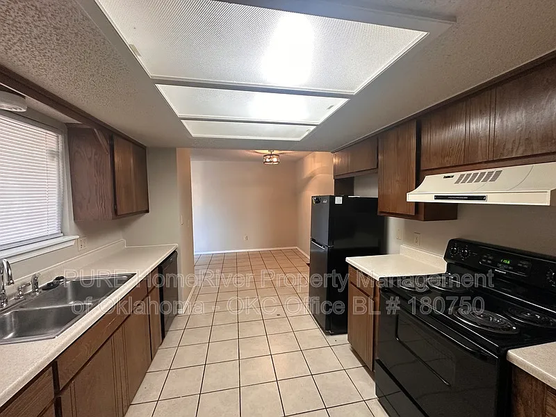 2 bed, 2.0 bath, 1240 sqft, $1,350 — Photo 3