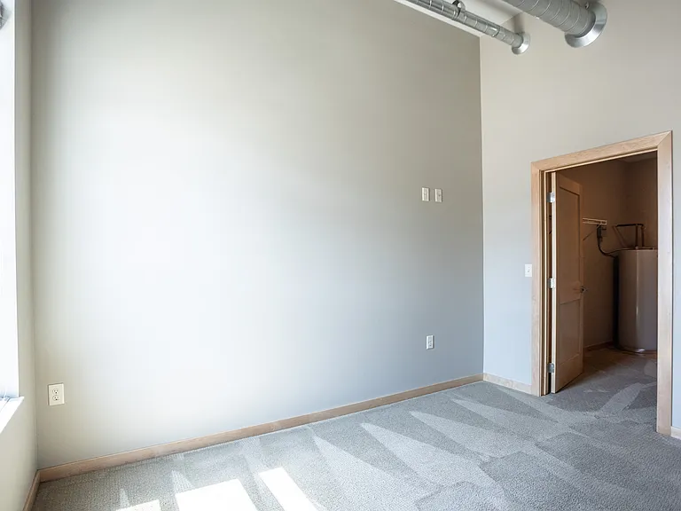 Uptown Exchange Lofts — Photo 31
