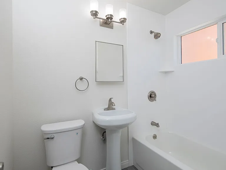 Aztec Pacific Apartments — Photo 85