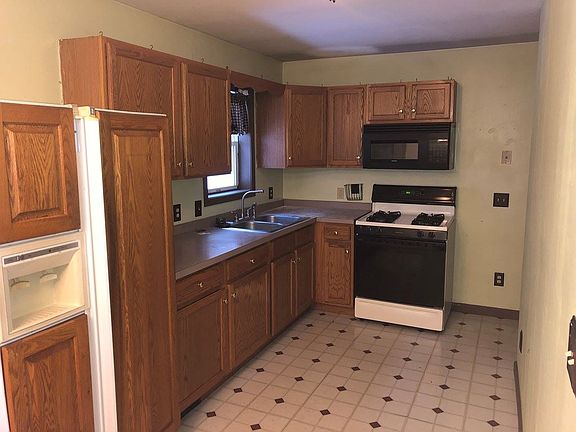 2nd image of 183 Parkwood Ave