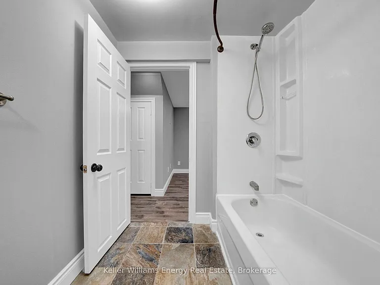 1137 Norman Cres #LOWER — Photo 20