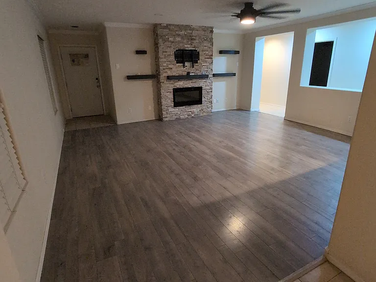 906 E Desert Rose Trl — Photo 3