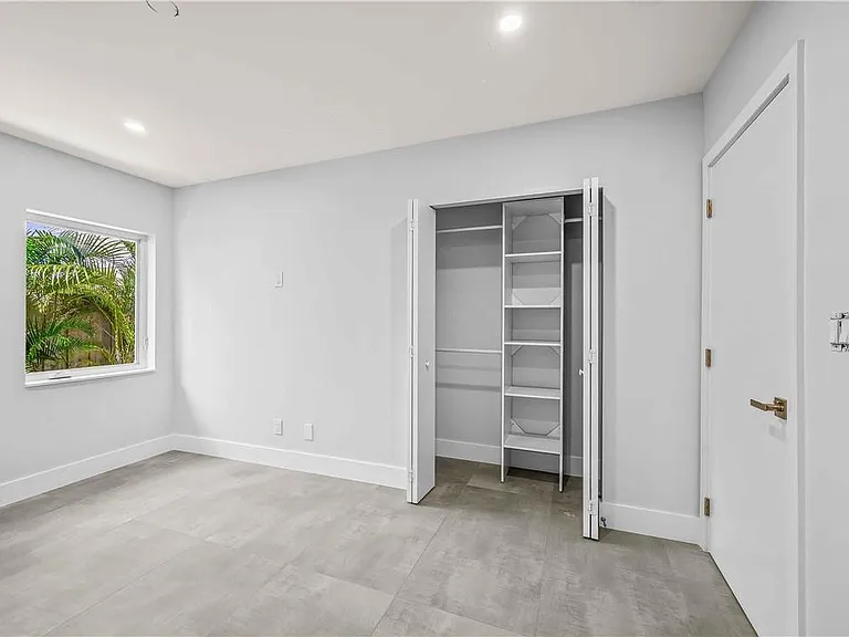 828 NE 17th Way #1 — Photo 20