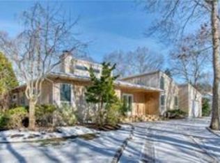 44 Hampton St, Westhampton Beach, NY 11978