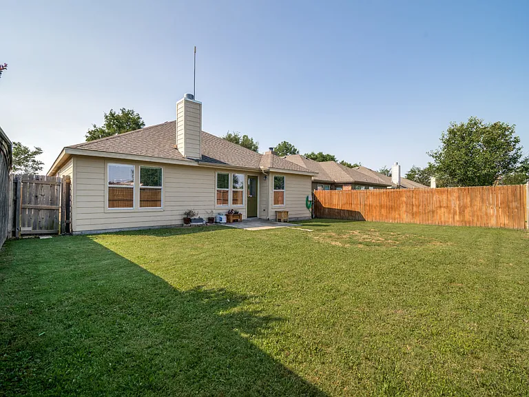 1109 Alexandria Dr — Photo 23