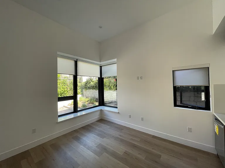 2527 Hermosa Ave — Photo 12