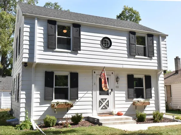 522 N 112th St, Wauwatosa, WI 53226