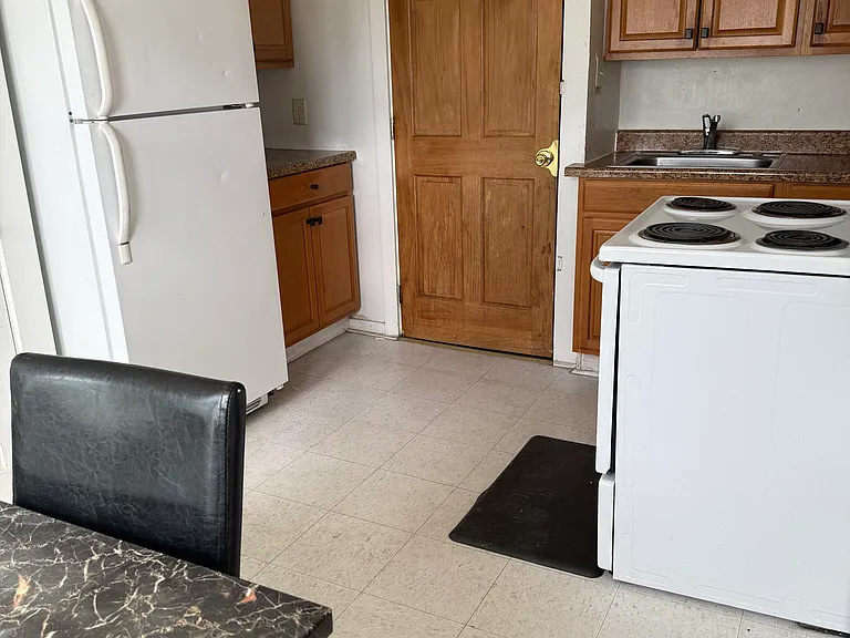 1705 Liggett Ave — Photo 8