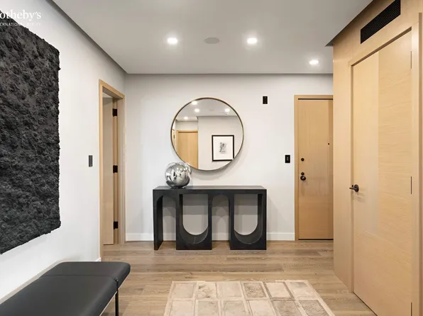 900 Park Avenue image 9 of 17