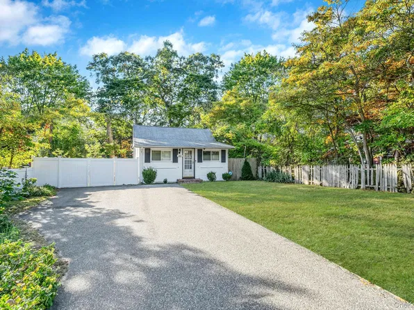 60 S Evergreen Drive, Selden, NY 11784