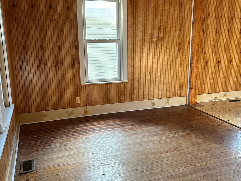 311 Monroe St — Photo 6