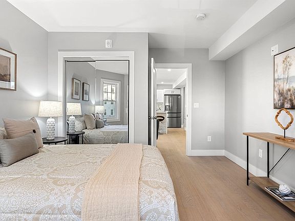 5th image of 679 Columbia Rd #5
