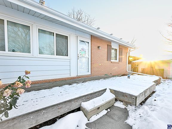 2nd image of 800 E Sanborn Dr