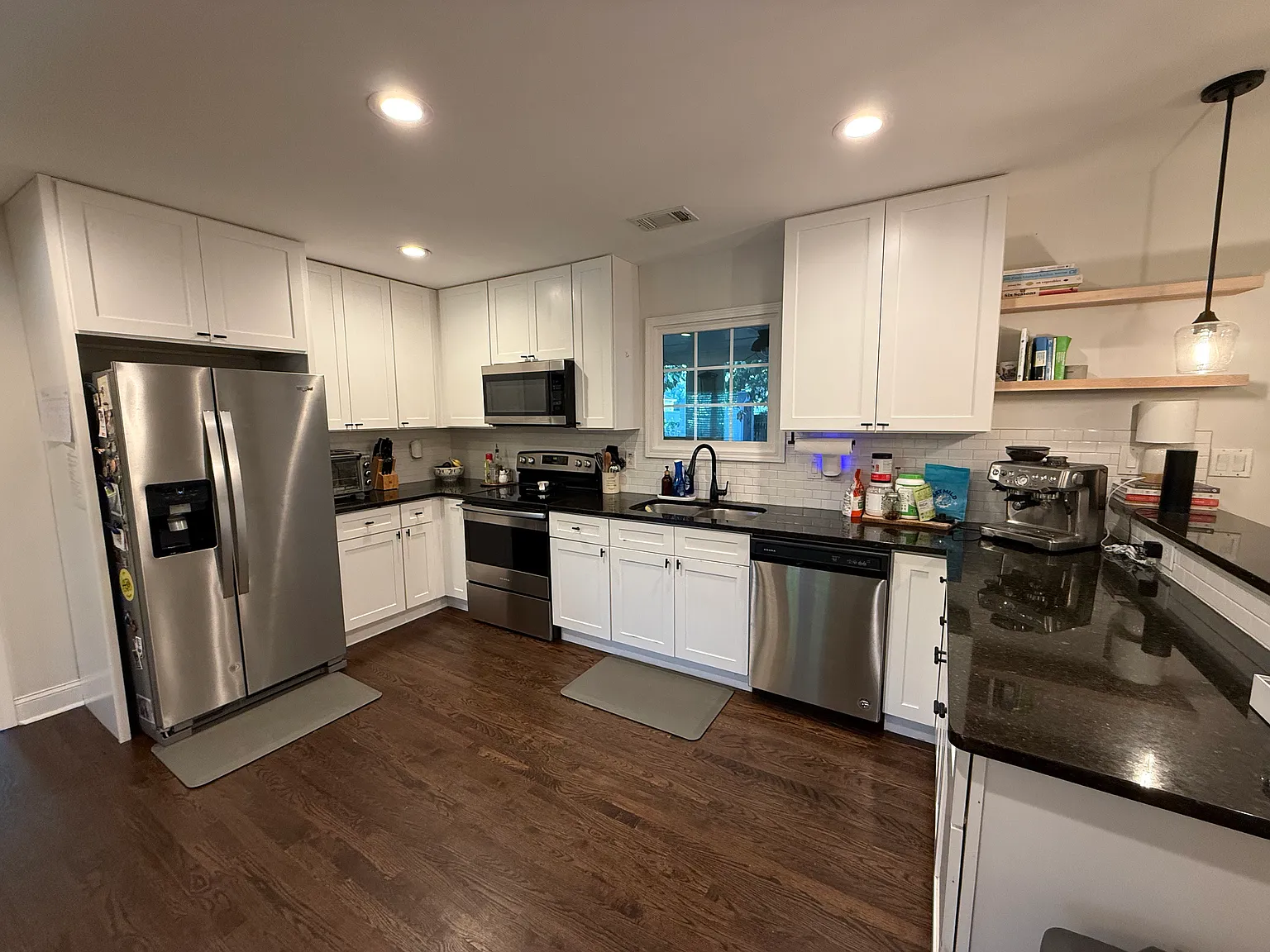 3 bed, 1736 sqft, $2,400 — Photo 2