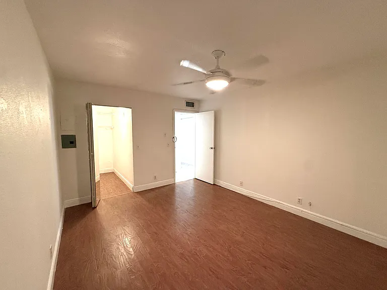 569 Monaco Park #L — Photo 15