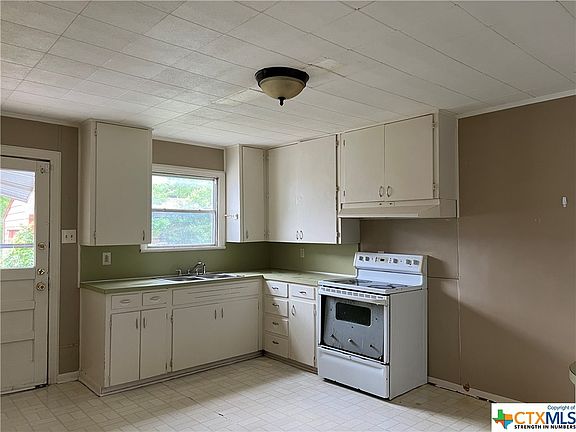 5th image of 706 W Dean Ave