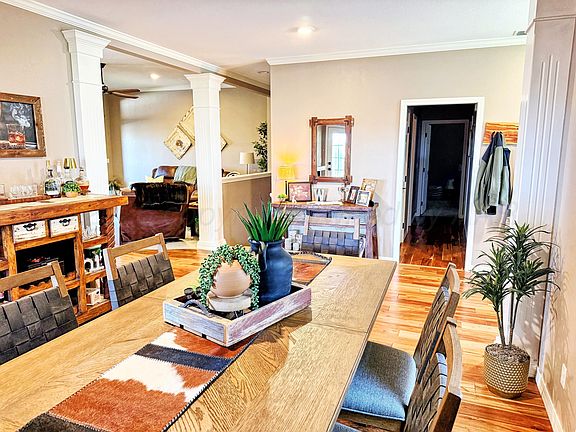 3rd image of 3417 Garrett Dr