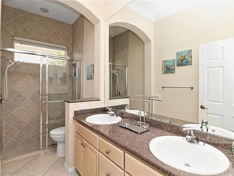 1901 Winding Oaks Way — Photo 14