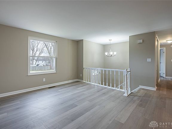 2nd image of 10 Twincreek Ct
