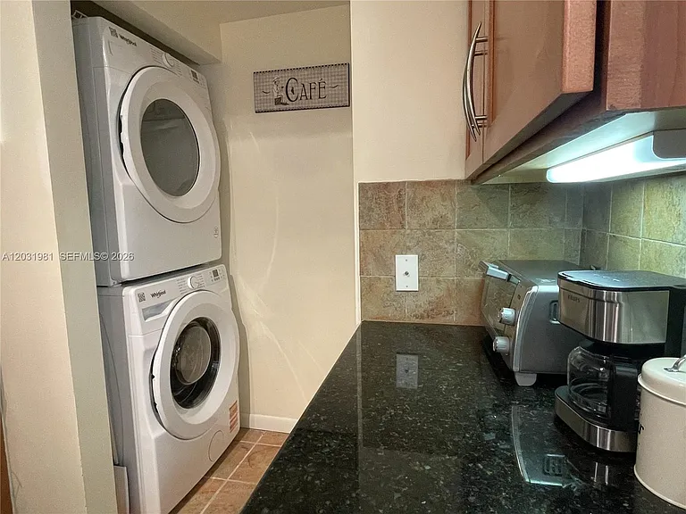 2000 N Bayshore Dr #525 — Photo 2