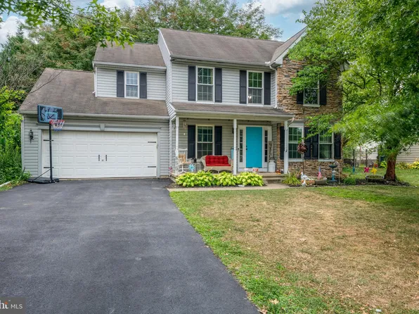 122 N Summit Ave, Quarryville, PA 17566