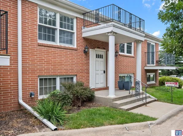210 Lakewood Dr APT 8, Lincoln, NE 68510