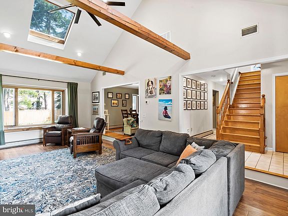 4th image of 1302 Goldfinch Ln