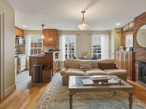 3rd image of 125 Pembroke St #Penthouse