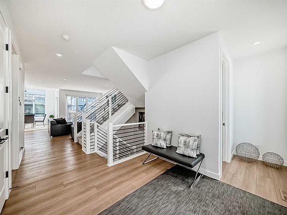 4th image of 605 NW Sailfin Dr