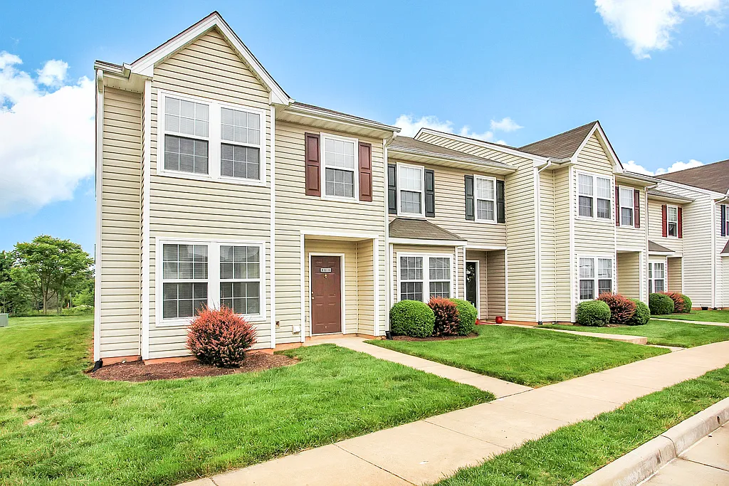 Salem Fields Townhomes — Photo 4