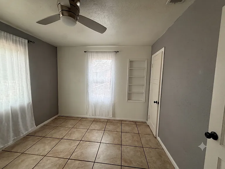 200 E Permian Dr — Photo 14