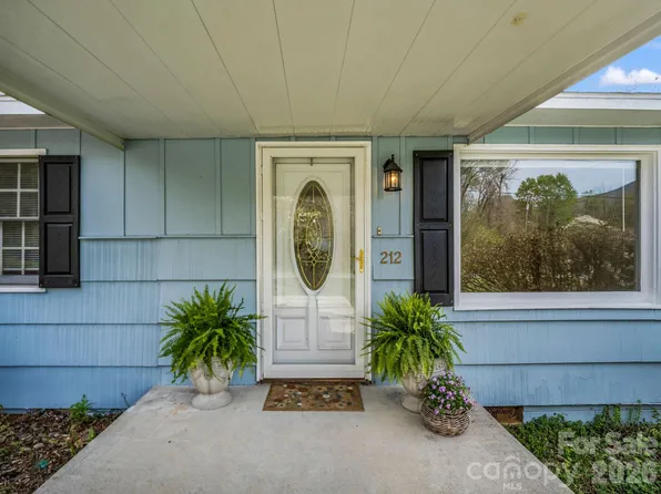 212 Vance Ave, Black Mountain, NC 28711