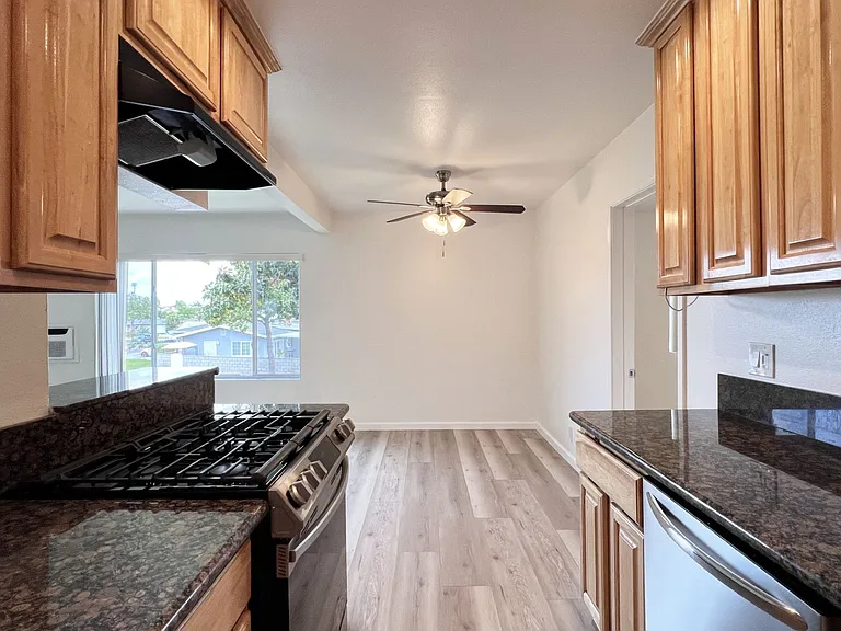 2642 W Porter Ave #12 — Photo 2