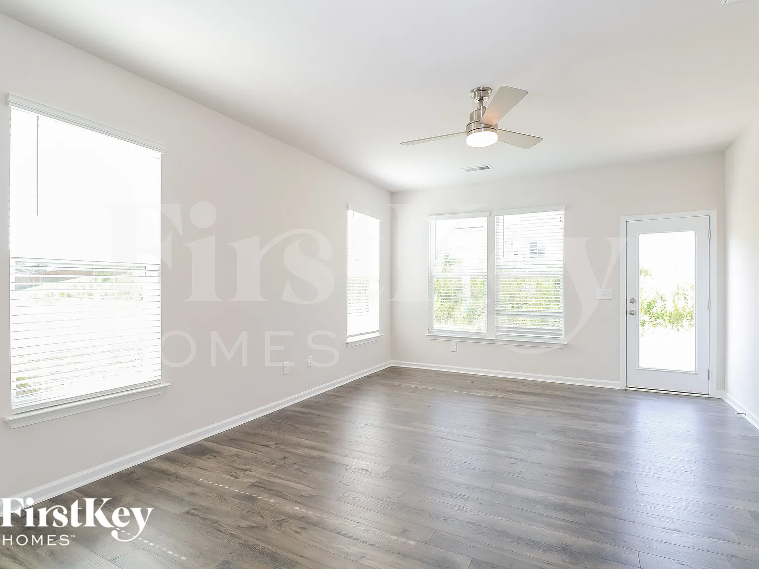 4 bed, 3.5 bath, 2376 sqft, $2,115 — Photo 4