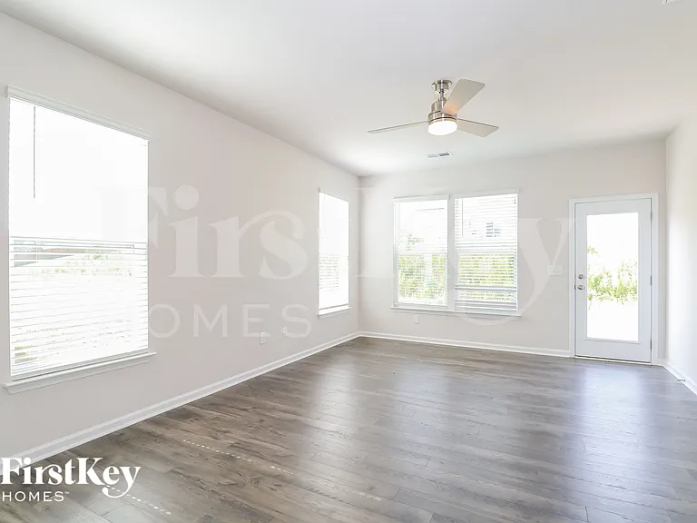 627 Goldburn Way — Photo 4