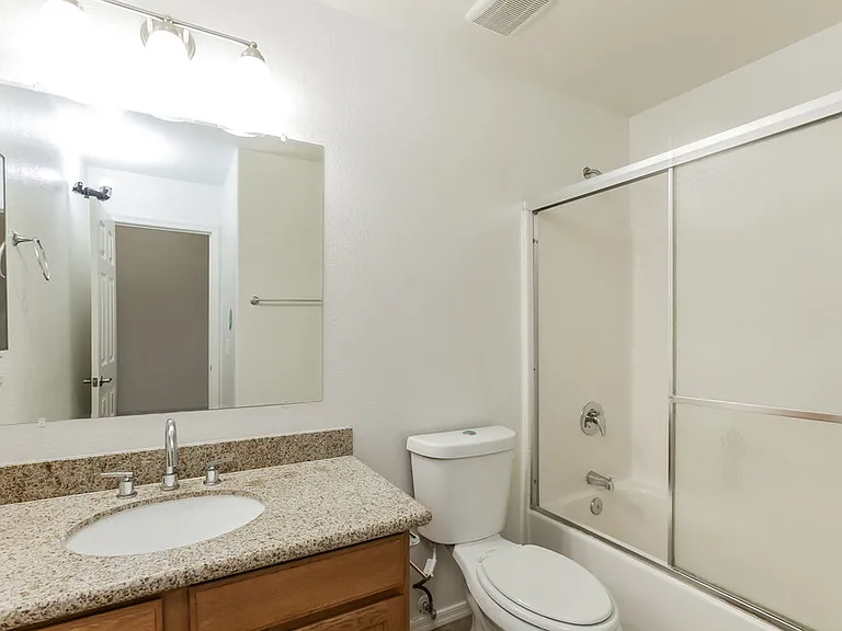 3702 S 62nd Ave — Photo 15