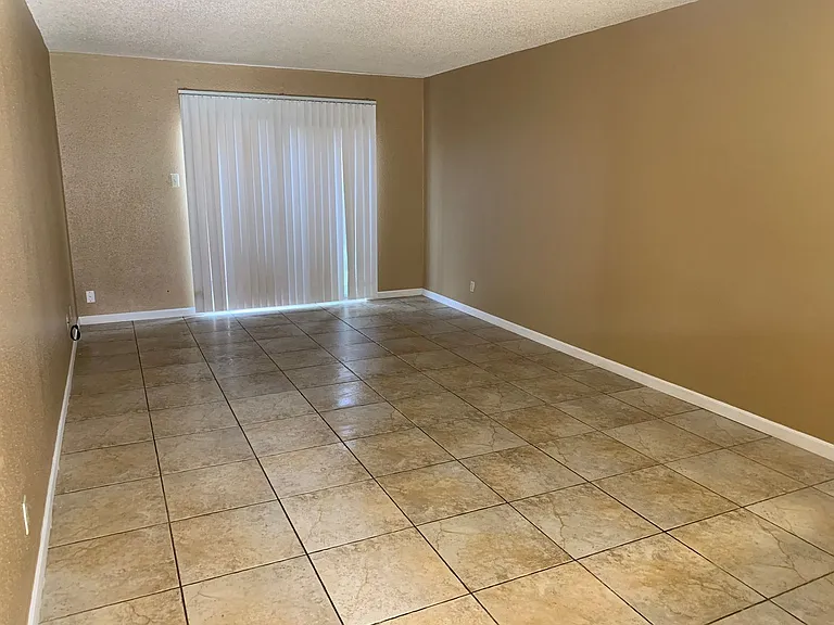 Sunset Grove Apartments — Photo 12