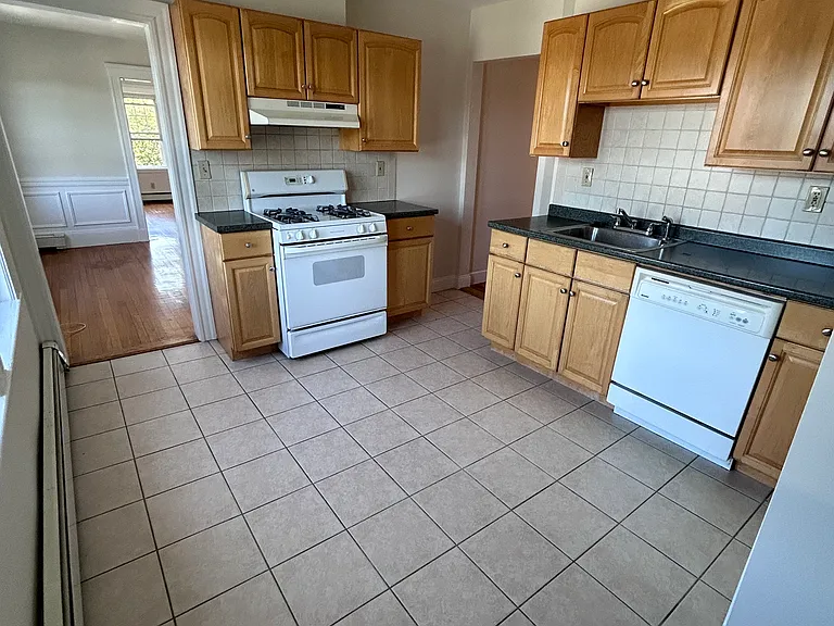7 Lorraine St #2 — Photo 8