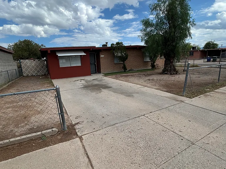 4650 S Martin Ave — Photo 1
