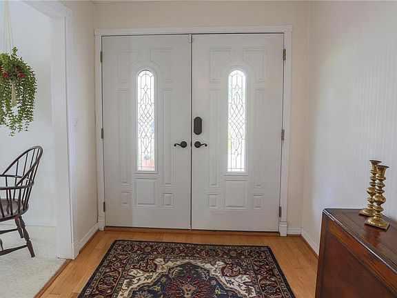 2nd image of 212 Chaucer Ln