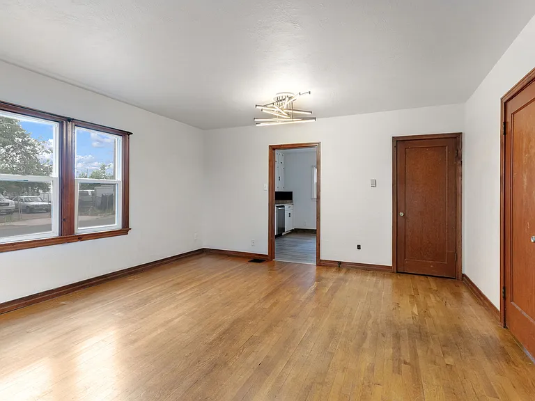 2625 Gunnison St — Photo 3