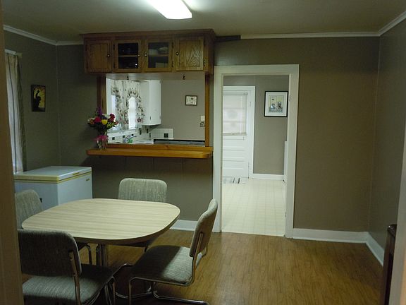3rd image of 707 W End Dr