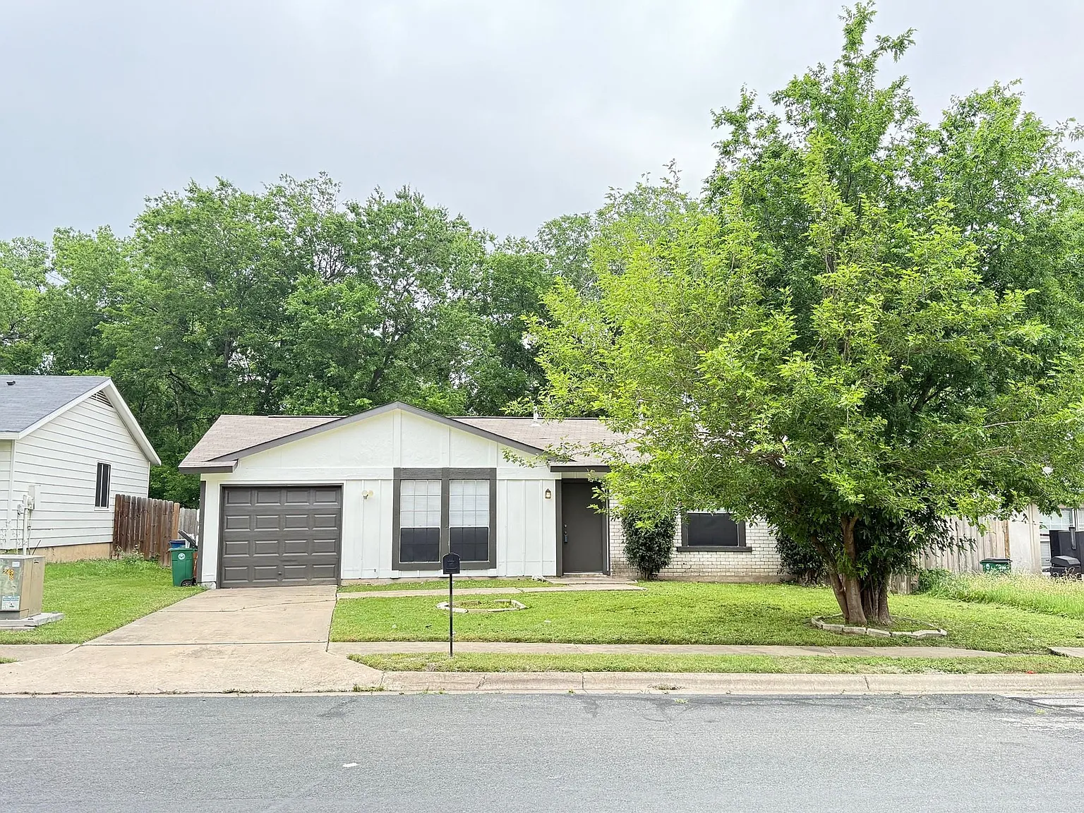 2 bed, 1.0 bath, 880 sqft, $1,600 — Photo 1