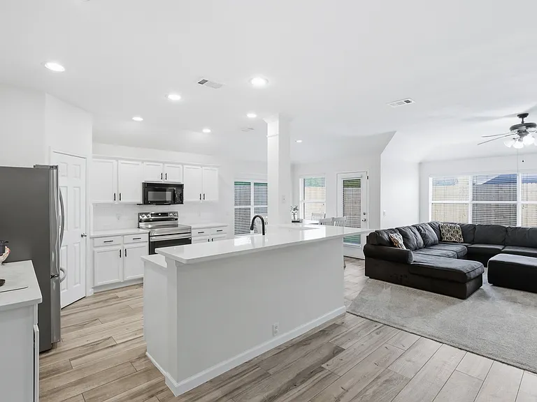 1002 Zachary Dr — Photo 20