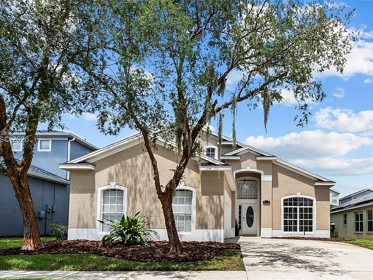 434 Castlemain Cir — Photo 45