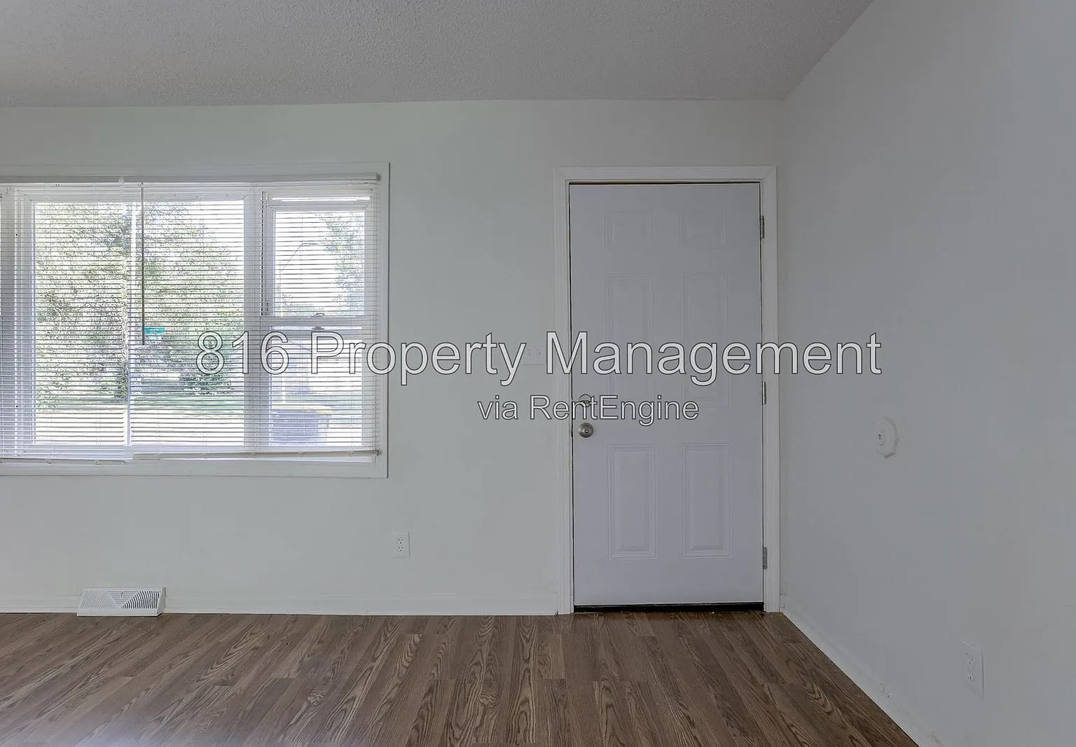 3 bed, 1.0 bath, 912 sqft, $1,335 — Photo 4