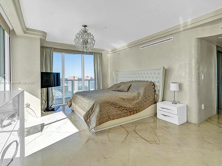 16699 Collins Ave #2508 — Photo 12