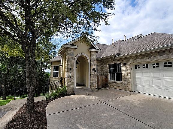 1 car garage, big driveway