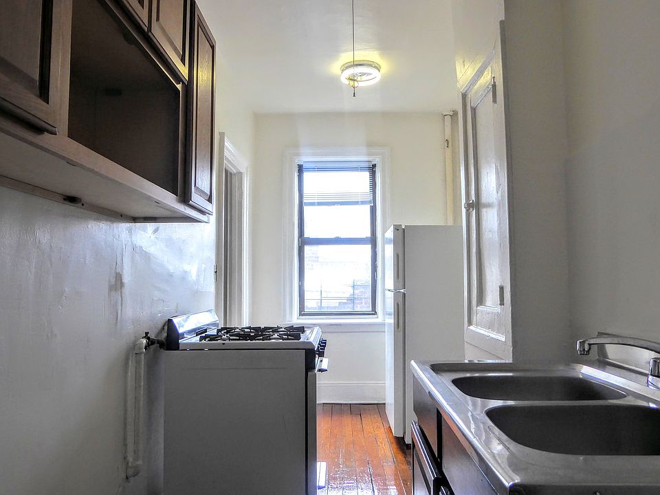 1st image of 261 Gates Ave #Sixe