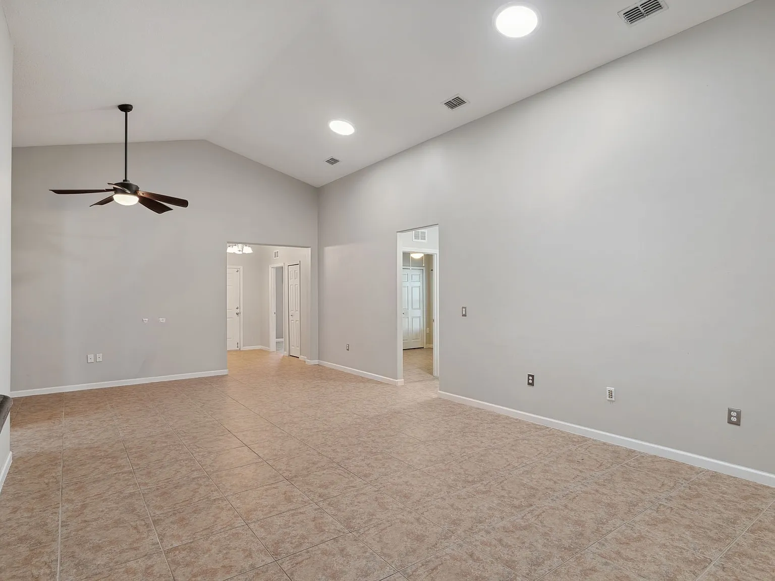 4 bed, 1914 sqft, $2,800 — Photo 4